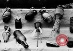 Standbild Brandsätze Handgranaten United States USA, 1918, aus Sekunde 6 historischem Filmmaterial Videoclip 65675048403
