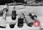 Standbild Brandsätze Handgranaten United States USA, 1918, aus Sekunde 21 historischem Filmmaterial Videoclip 65675048403