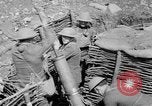 Standbild Soldaten feuern 6 Zoll Mörser Frankreich, 1918, aus Sekunde 11 historischem Filmmaterial Videoclip 65675048419