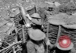 Standbild Soldaten feuern 6 Zoll Mörser Frankreich, 1918, aus Sekunde 13 historischem Filmmaterial Videoclip 65675048419