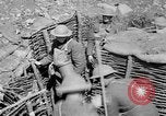 Standbild Soldaten feuern 6 Zoll Mörser Frankreich, 1918, aus Sekunde 16 historischem Filmmaterial Videoclip 65675048419