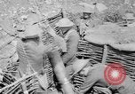 Standbild Soldaten feuern 6 Zoll Mörser Frankreich, 1918, aus Sekunde 17 historischem Filmmaterial Videoclip 65675048419