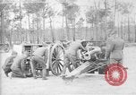 Immagine di Il francese 75 campo di pistola e cassettone United States USA, 1918, secondo 1 filmato di repertorio 65675048423