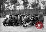 Immagine di Il francese 75 campo di pistola e cassettone United States USA, 1918, secondo 10 filmato di repertorio 65675048423