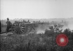 Immagine di American gunners fire batteria francese di 75 pezzi di campo United States USA, 1918, secondo 11 filmato di repertorio 65675048424