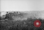 Immagine di American gunners fire batteria francese di 75 pezzi di campo United States USA, 1918, secondo 12 filmato di repertorio 65675048424