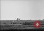 Immagine di American gunners fire batteria francese di 75 pezzi di campo United States USA, 1918, secondo 27 filmato di repertorio 65675048424