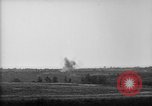 Immagine di American gunners fire batteria francese di 75 pezzi di campo United States USA, 1918, secondo 29 filmato di repertorio 65675048424