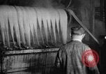 Standbild Waschen der Gardinen United States USA, 1918, aus Sekunde 3 historischem Filmmaterial Videoclip 65675048434