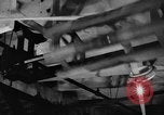 Standbild Waschen der Gardinen United States USA, 1918, aus Sekunde 56 historischem Filmmaterial Videoclip 65675048434