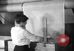 Standbild Abrichten von Vorhängen United States USA, 1918, aus Sekunde 23 historischem Filmmaterial Videoclip 65675048435