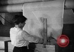 Standbild Abrichten von Vorhängen United States USA, 1918, aus Sekunde 25 historischem Filmmaterial Videoclip 65675048435