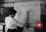 Standbild Abrichten von Vorhängen United States USA, 1918, aus Sekunde 26 historischem Filmmaterial Videoclip 65675048435