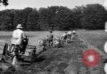 Immagine di Righe di trattori United States USA, 1917, secondo 8 filmato di repertorio 65675048439