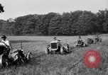 Immagine di Righe di trattori United States USA, 1917, secondo 10 filmato di repertorio 65675048439