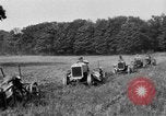 Immagine di Righe di trattori United States USA, 1917, secondo 11 filmato di repertorio 65675048439