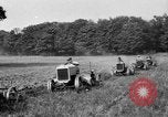 Immagine di Righe di trattori United States USA, 1917, secondo 13 filmato di repertorio 65675048439