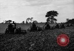 Immagine di Righe di trattori United States USA, 1917, secondo 31 filmato di repertorio 65675048439
