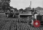 Immagine di Righe di trattori United States USA, 1917, secondo 36 filmato di repertorio 65675048439