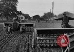 Immagine di Righe di trattori United States USA, 1917, secondo 39 filmato di repertorio 65675048439