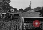 Immagine di Righe di trattori United States USA, 1917, secondo 40 filmato di repertorio 65675048439