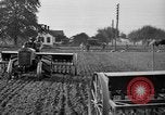 Immagine di Righe di trattori United States USA, 1917, secondo 41 filmato di repertorio 65675048439