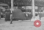 Image DH 4 avions assemblé par femmes françaises Romorantin France, 1918, de la seconde 4 séquences d'archives historiques vidéo 65675048443