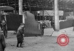 Image DH 4 avions assemblé par femmes françaises Romorantin France, 1918, de la seconde 11 séquences d'archives historiques vidéo 65675048443
