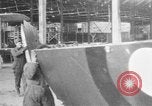 Image DH 4 avions assemblé par femmes françaises Romorantin France, 1918, de la seconde 18 séquences d'archives historiques vidéo 65675048443