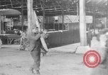 Image DH 4 avions assemblé par femmes françaises Romorantin France, 1918, de la seconde 20 séquences d'archives historiques vidéo 65675048443