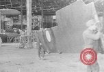 Image DH 4 avions assemblé par femmes françaises Romorantin France, 1918, de la seconde 22 séquences d'archives historiques vidéo 65675048443