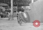 Image DH 4 avions assemblé par femmes françaises Romorantin France, 1918, de la seconde 23 séquences d'archives historiques vidéo 65675048443