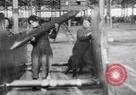 Image DH 4 avions assemblé par femmes françaises Romorantin France, 1918, de la seconde 59 séquences d'archives historiques vidéo 65675048443