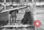 Image DH 4 avions assemblé par femmes françaises Romorantin France, 1918, de la seconde 60 séquences d'archives historiques vidéo 65675048443
