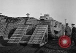 Standbild Ersten Weltkrieg era Mark VIII Tank testen Bridgeport Connecticut USA, 1918, aus Sekunde 13 historischem Filmmaterial Videoclip 65675048448