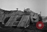 Standbild Ersten Weltkrieg era Mark VIII Tank testen Bridgeport Connecticut USA, 1918, aus Sekunde 14 historischem Filmmaterial Videoclip 65675048448