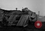 Standbild Ersten Weltkrieg era Mark VIII Tank testen Bridgeport Connecticut USA, 1918, aus Sekunde 16 historischem Filmmaterial Videoclip 65675048448