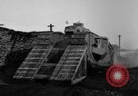 Standbild Ersten Weltkrieg era Mark VIII Tank testen Bridgeport Connecticut USA, 1918, aus Sekunde 18 historischem Filmmaterial Videoclip 65675048448