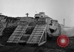 Standbild Ersten Weltkrieg era Mark VIII Tank testen Bridgeport Connecticut USA, 1918, aus Sekunde 19 historischem Filmmaterial Videoclip 65675048448