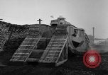 Standbild Ersten Weltkrieg era Mark VIII Tank testen Bridgeport Connecticut USA, 1918, aus Sekunde 20 historischem Filmmaterial Videoclip 65675048448