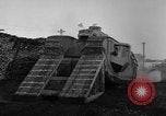 Standbild Ersten Weltkrieg era Mark VIII Tank testen Bridgeport Connecticut USA, 1918, aus Sekunde 21 historischem Filmmaterial Videoclip 65675048448