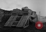Standbild Ersten Weltkrieg era Mark VIII Tank testen Bridgeport Connecticut USA, 1918, aus Sekunde 22 historischem Filmmaterial Videoclip 65675048448