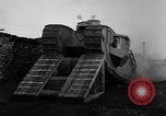 Standbild Ersten Weltkrieg era Mark VIII Tank testen Bridgeport Connecticut USA, 1918, aus Sekunde 23 historischem Filmmaterial Videoclip 65675048448