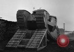 Standbild Ersten Weltkrieg era Mark VIII Tank testen Bridgeport Connecticut USA, 1918, aus Sekunde 26 historischem Filmmaterial Videoclip 65675048448