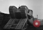 Standbild Ersten Weltkrieg era Mark VIII Tank testen Bridgeport Connecticut USA, 1918, aus Sekunde 27 historischem Filmmaterial Videoclip 65675048448