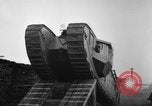 Standbild Ersten Weltkrieg era Mark VIII Tank testen Bridgeport Connecticut USA, 1918, aus Sekunde 30 historischem Filmmaterial Videoclip 65675048448