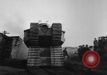 Standbild Ersten Weltkrieg era Mark VIII Tank testen Bridgeport Connecticut USA, 1918, aus Sekunde 32 historischem Filmmaterial Videoclip 65675048448