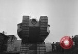 Standbild Ersten Weltkrieg era Mark VIII Tank testen Bridgeport Connecticut USA, 1918, aus Sekunde 35 historischem Filmmaterial Videoclip 65675048448