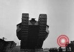 Standbild Ersten Weltkrieg era Mark VIII Tank testen Bridgeport Connecticut USA, 1918, aus Sekunde 37 historischem Filmmaterial Videoclip 65675048448