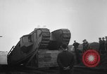 Standbild Ersten Weltkrieg era Mark VIII Tank testen Bridgeport Connecticut USA, 1918, aus Sekunde 39 historischem Filmmaterial Videoclip 65675048448